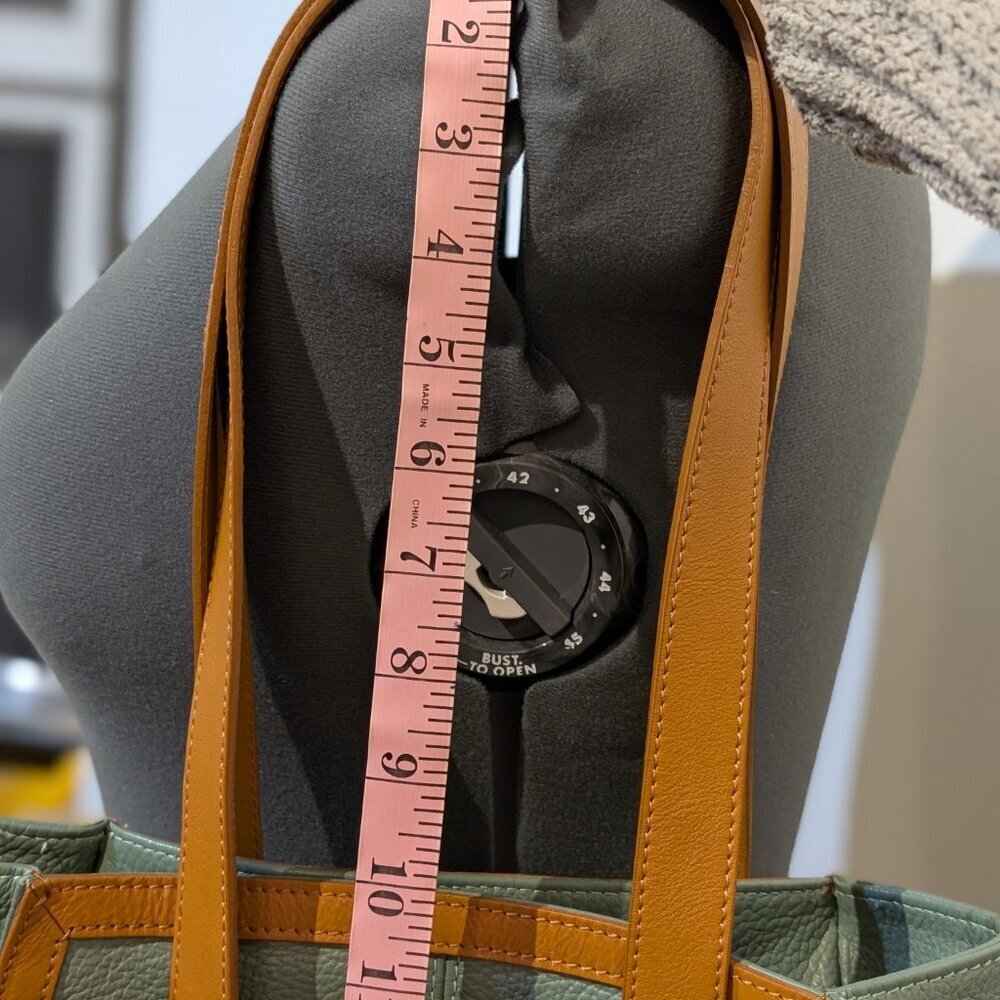 Divina Firenze Purse, Olive Green w/Tan Handles & Accents. Italian made leather - Picture 3 of 12